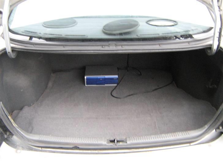 Mazda 626 1,8i ***solgt*** - ja det her er et fint og rent bagagerum end der var på den anden billede 6