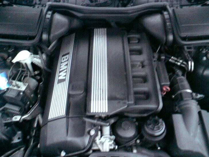 BMW 528i aut. 4d Solgt billede 16