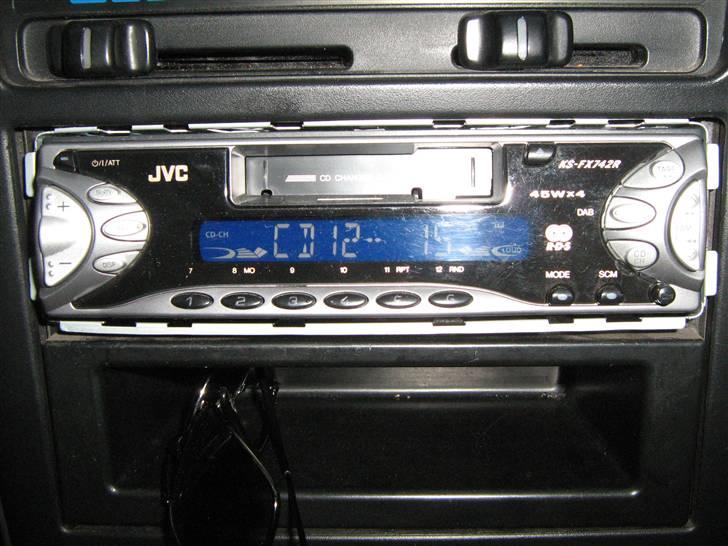 Mazda 626 1,8i ***solgt*** - her er den radio vi bruger billede 15