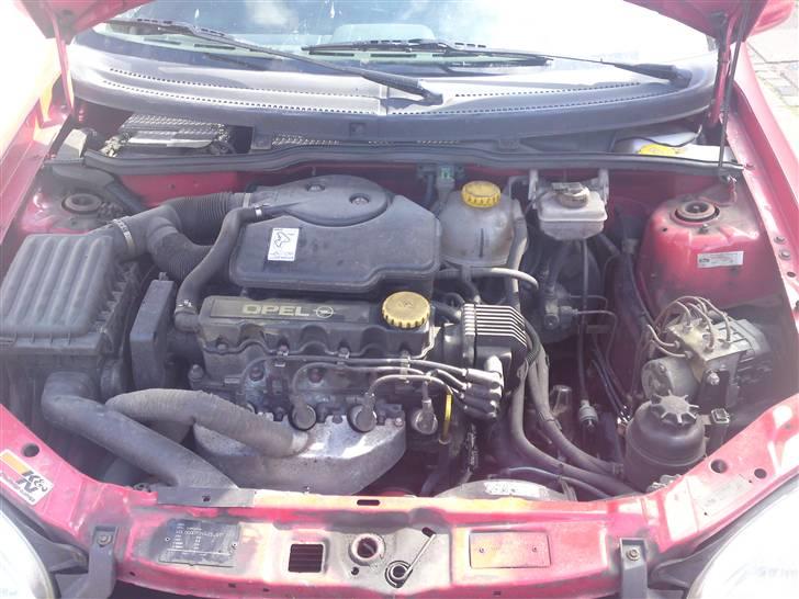 Opel corsa sport. TOTALT SKADE billede 8