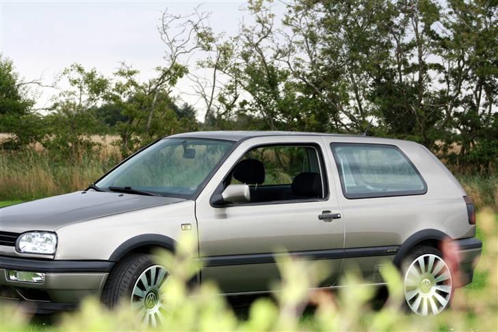 VW Golf VR6 - gemmer sig bag hækken billede 7