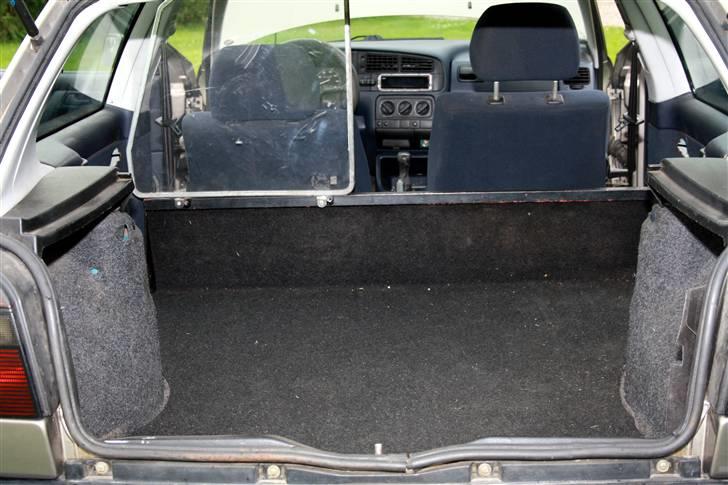 VW Golf VR6 - dejligt med masser af plads i bagagerummet billede 13