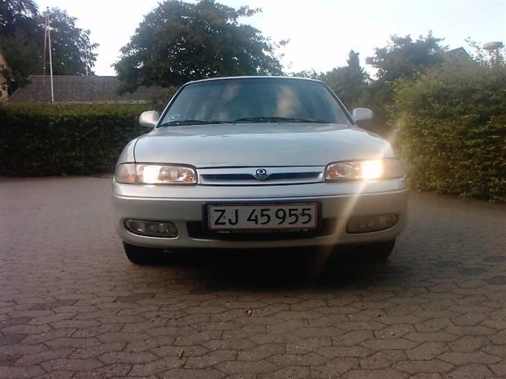 Mazda 626 Sedan billede 1