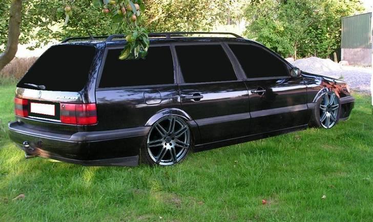 VW Passat CL Stc. - Dette er kun et prøve billede af bilen med New RS 4 fælge, sænket og med sorte ruder... det hele lavet i paint så derfor lidt ringe kvalitet... billede 1