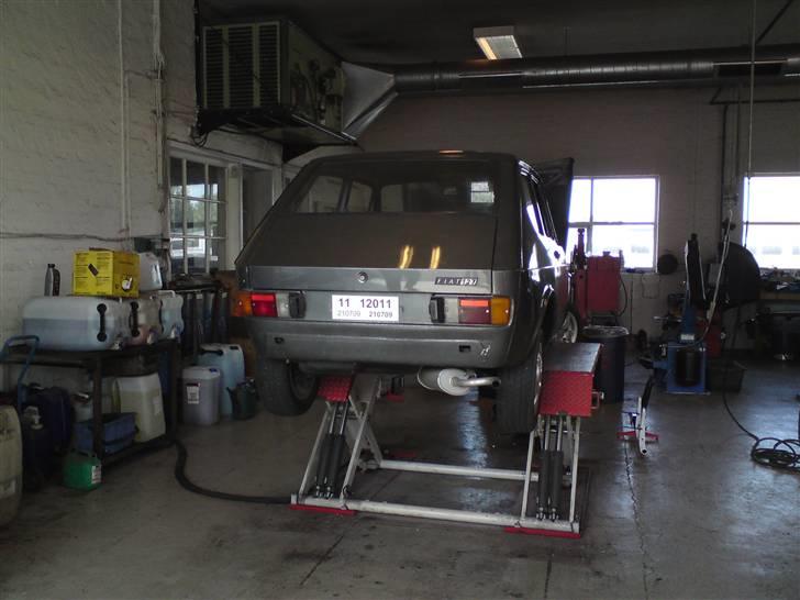 Fiat 127 Grethe Solgt - Her blir hun lige sporet i slagelse :) Og JA ! Det var nødvendigt ;) billede 12