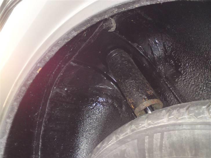 Fiat 127 Grethe Solgt - Venstre bagskærm set indefra , rimelig fornuftigt :) billede 14