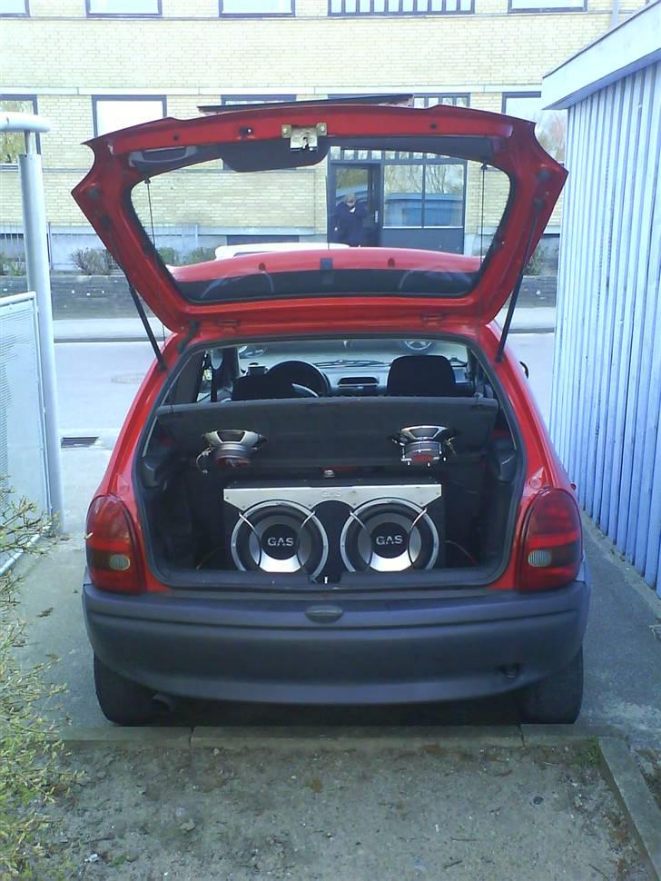 Opel Corsa 1.4 SI Sport - Anlæg med 12" GAS Subwoofer og forstærker billede 12