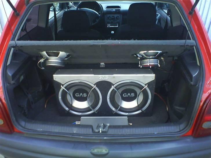 Opel Corsa 1.4 SI Sport - Anlæg med 12" GAS Subwoofer og forstærker billede 13