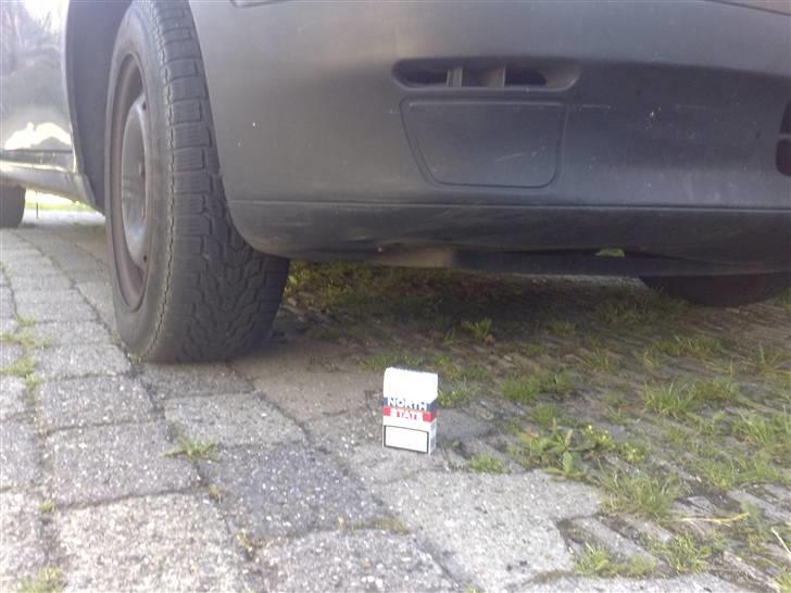 Fiat Punto S DØD! :D [Tidl. bil]  - kæft den er lav hva? :D billede 5