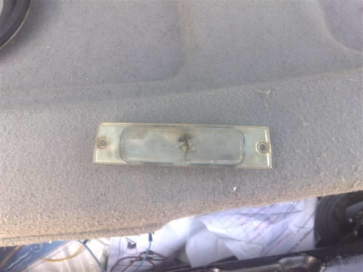 Fiat Punto S DØD! :D [Tidl. bil]  - sårn en pinol pære til nummerplade lyset kan sku godt blive varm? helt smeltet, men har monteret et nyt glas billede 9