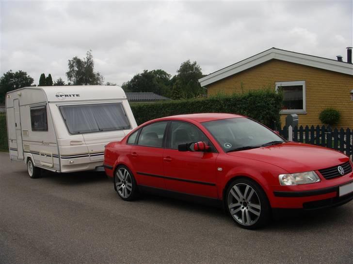 VW Passat 1,6 3B Comfortline (SOLGT) - Med de gamles campingvogn efter. billede 10