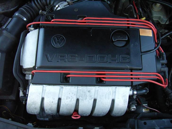VW Golf VR6 SOLGT - Det gamle motorrum billede 3