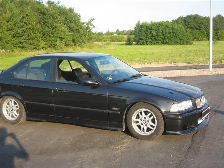 BMW 320I  (solgt) billede 1