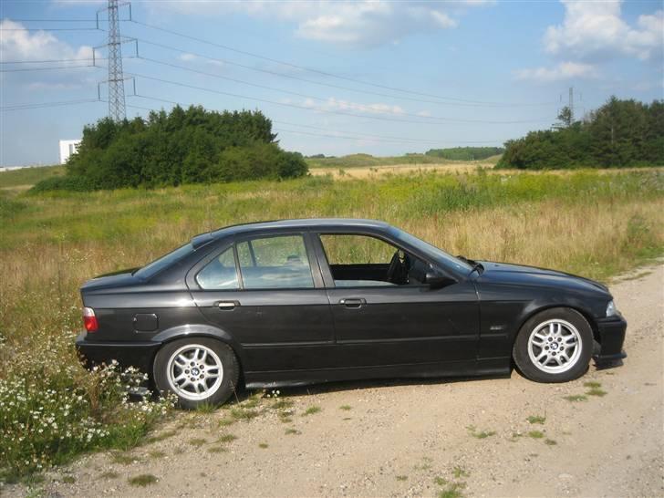 BMW 320I  (solgt) billede 3