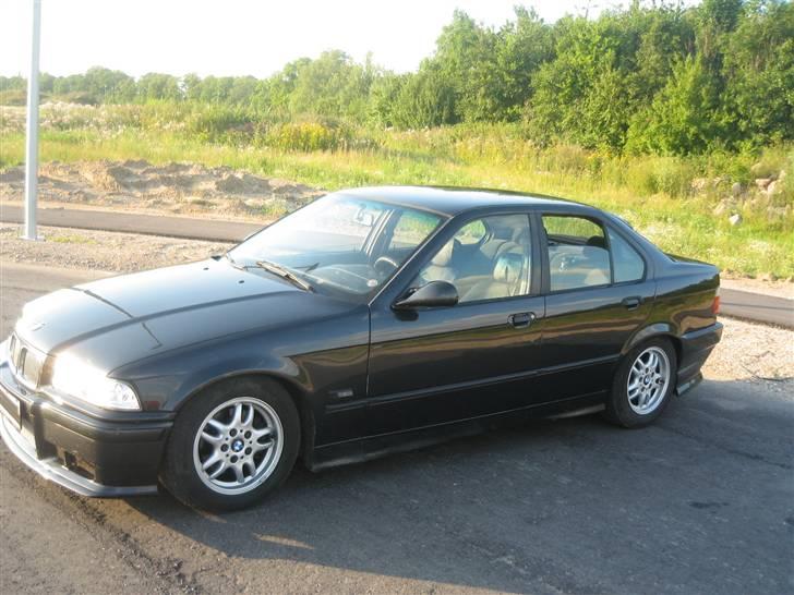 BMW 320I  (solgt) billede 4