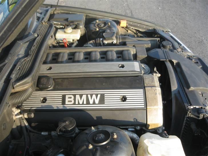 BMW 320I  (solgt) billede 6