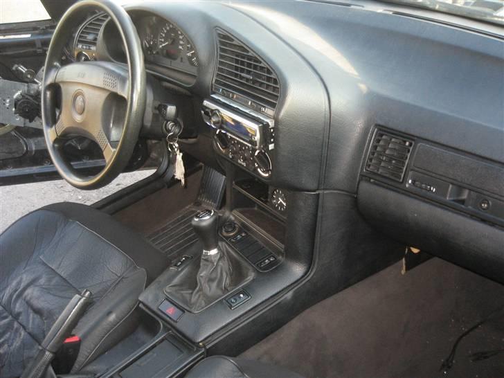 BMW 320I  (solgt) billede 8