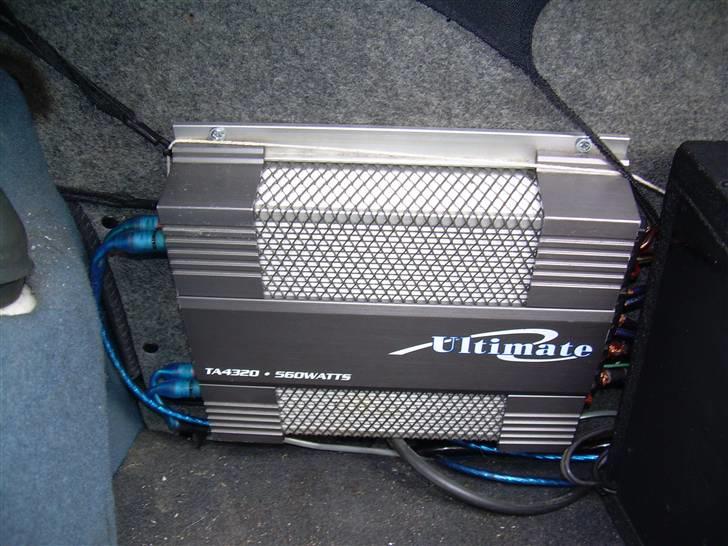 Opel Vectra (Død R.I.P) - Lille forstærker, men kan fint trække det den skal.. billede 13