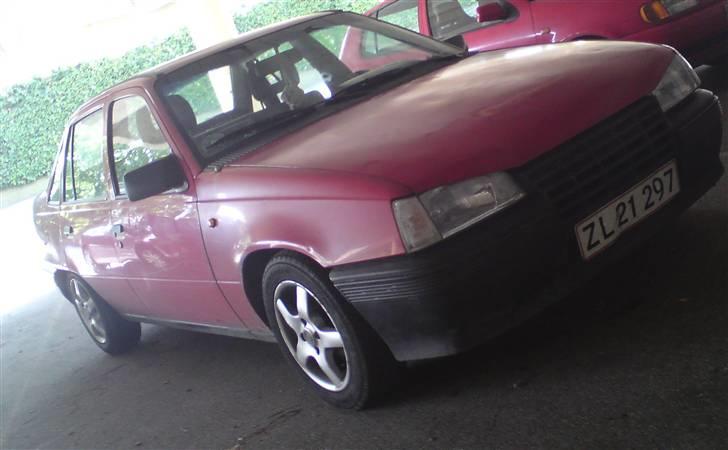 Opel Kadett E Sedan (SOLGT) billede 1
