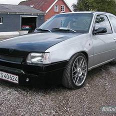 Opel kadett gsi 2.0 16v turbo