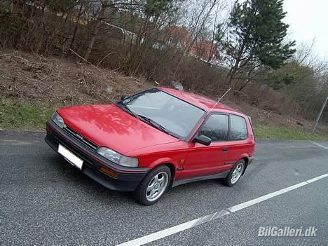 Toyota Corolla - Rød Rolla billede 1