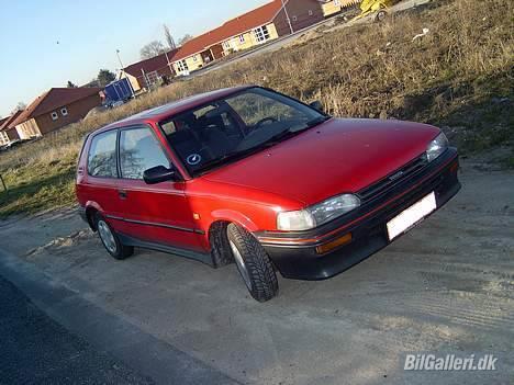 Toyota Corolla - her er bilen næsten lige blevet hentet. billede 2