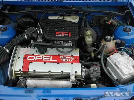 Opel Kadett D Rally *STJÅLET* - motorrummet billede 6