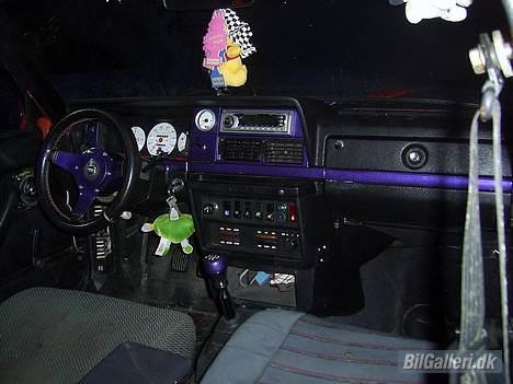 Volvo 240 aka Michelle - :) dashbordet mitt nylakkert lilla metallic billede 13