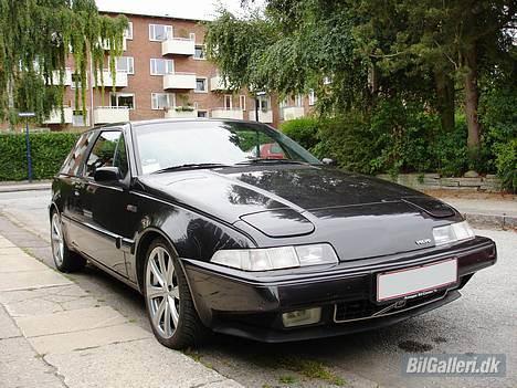 Volvo 480 S 2.0i  - Tja den er jo i fin stand, og de hvide blinklys er da pænere end de orange på de gamle modeller, eller hva !!! billede 1