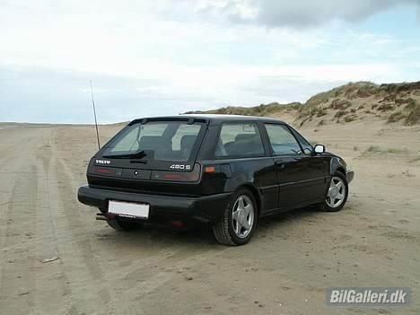 Volvo 480 S 2.0i  - Når vandet trækker sig tilbage kan man godt køre på stranden.. billede 2