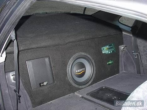 Opel Vectra b - EFTER - Bag bagsædet sidder DSP sub og sikringer billede 6