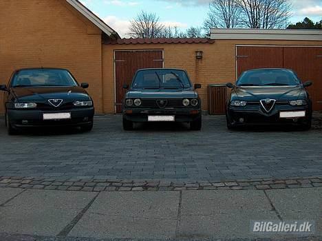 Alfa Romeo 156 - Min indkørsel som den ser ud nu.. 3 x Alfa... DEJLIGT :-D billede 18