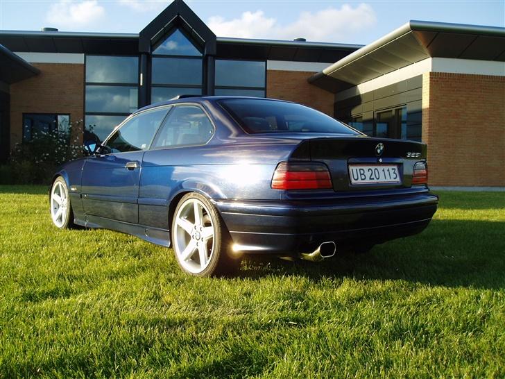 BMW 325i coupé billede 1