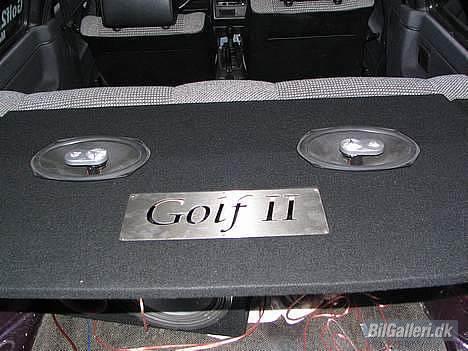 VW Golf 2 *Solgt* - Min hjemmelavede hattehylde + lidt rod nedenunder :P billede 5