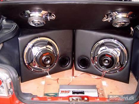 Toyota Corolla 1.6 Gsi - SOLGT - Noget af mit anlæg! Det er ikk helt bygget færdigt endnu, men det sku gerne snart komme!!! Det spiller ganske godt!! 116 db uden det er ordentligt indstillet og uden fronthøjttalere!:-) billede 7