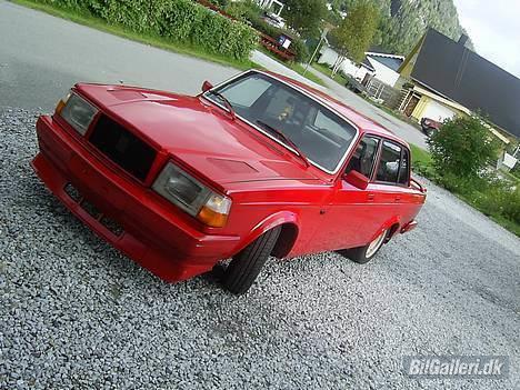 Volvo 240 aka Michelle - senking;) sånn skal den bli billede 20