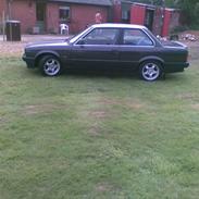 BMW 320i E30