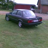 BMW 320i E30