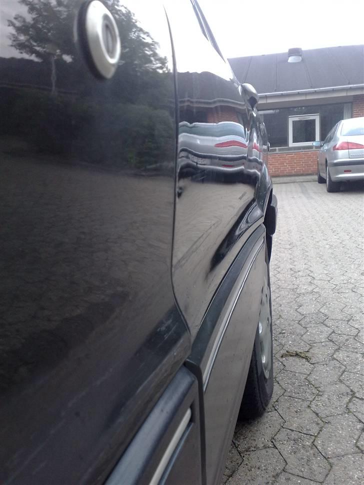 Mitsubishi Galant 2.0 Glsi (Skrottet - bule fra da jeg ramte en parkeret bil i bakgear, trykket så meget ud som muligt billede 4