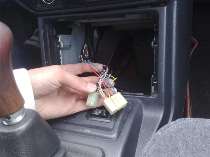 Mitsubishi Galant 2.0 Glsi (Skrottet - smeltet ledningsnet (lidt svært at se) billede 7