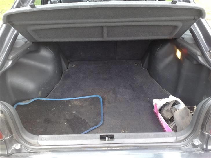 Mitsubishi Galant 2.0 Glsi (Skrottet - der ka være plads til et okay anlæg eller en masse dåse-øl billede 14