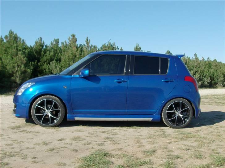 Suzuki Swift 1,3 gl-x 5 dørs - Dusty med sine tonede ruder billede 9