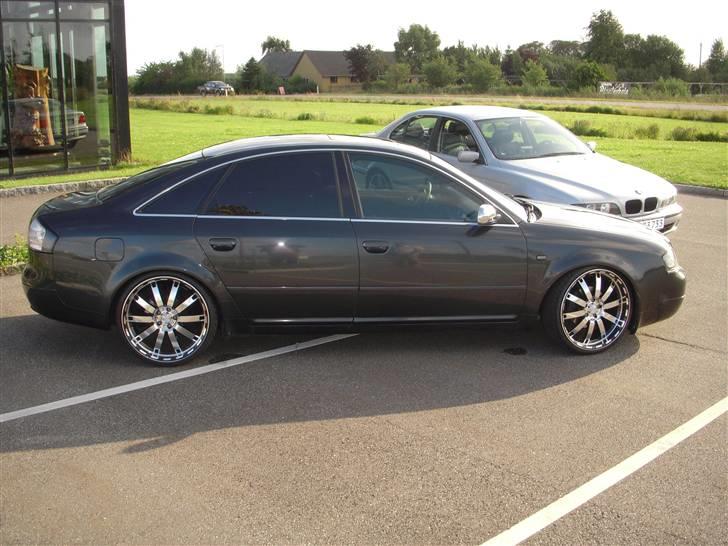 Audi A6 2.4 Tript "solgt" - Her er audi sammen med Farfar BMW  billede 1