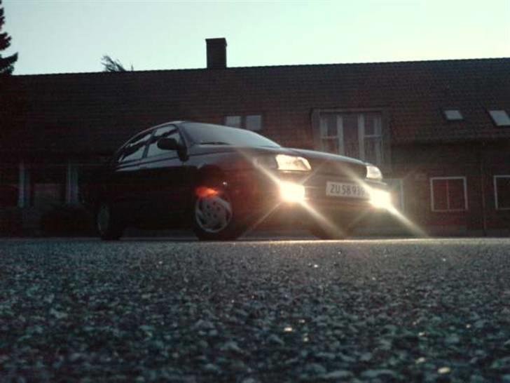 Toyota carina e 2,0 totalskadet billede 9