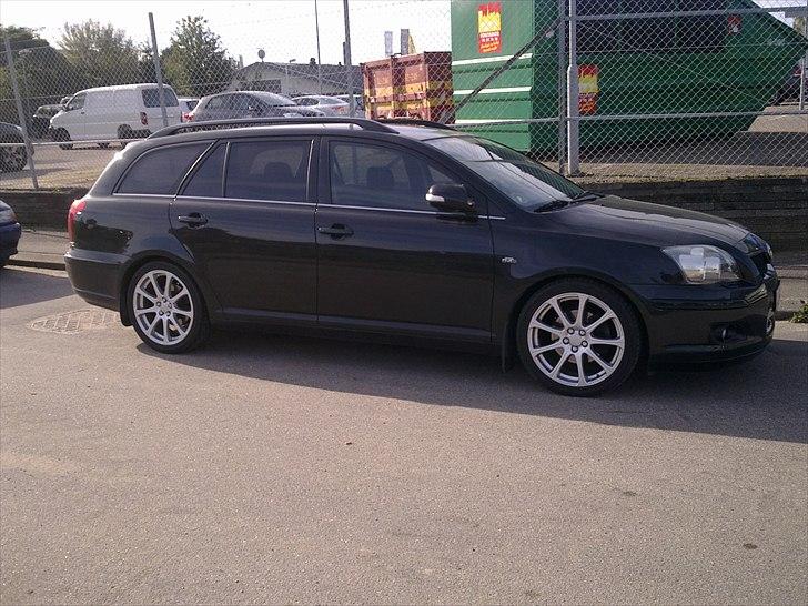 Toyota Avensis - nu med originale 18" fra TOYOTA  billede 1