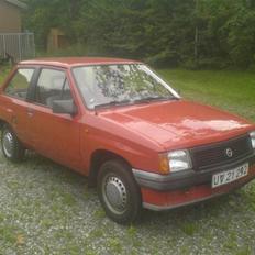 Opel corsa a 1.0 8v solgt