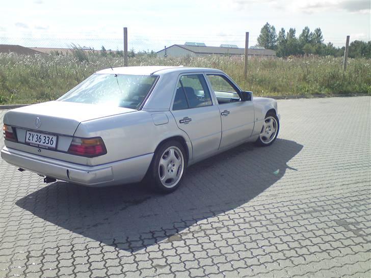 Mercedes Benz 230 E Byttet  billede 5