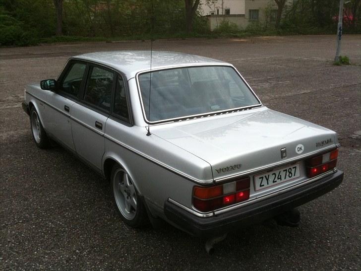 Volvo 240 GL *SOLGT* billede 3