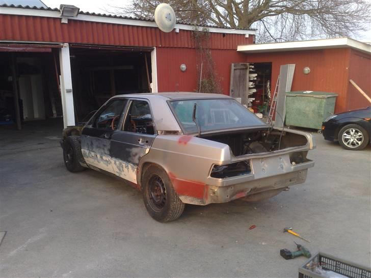 Mercedes Benz 190 - bilen inden maler billede 8