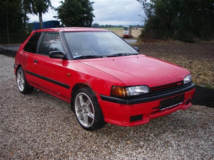 Mazda 323 1,6 (skrottet) billede 1